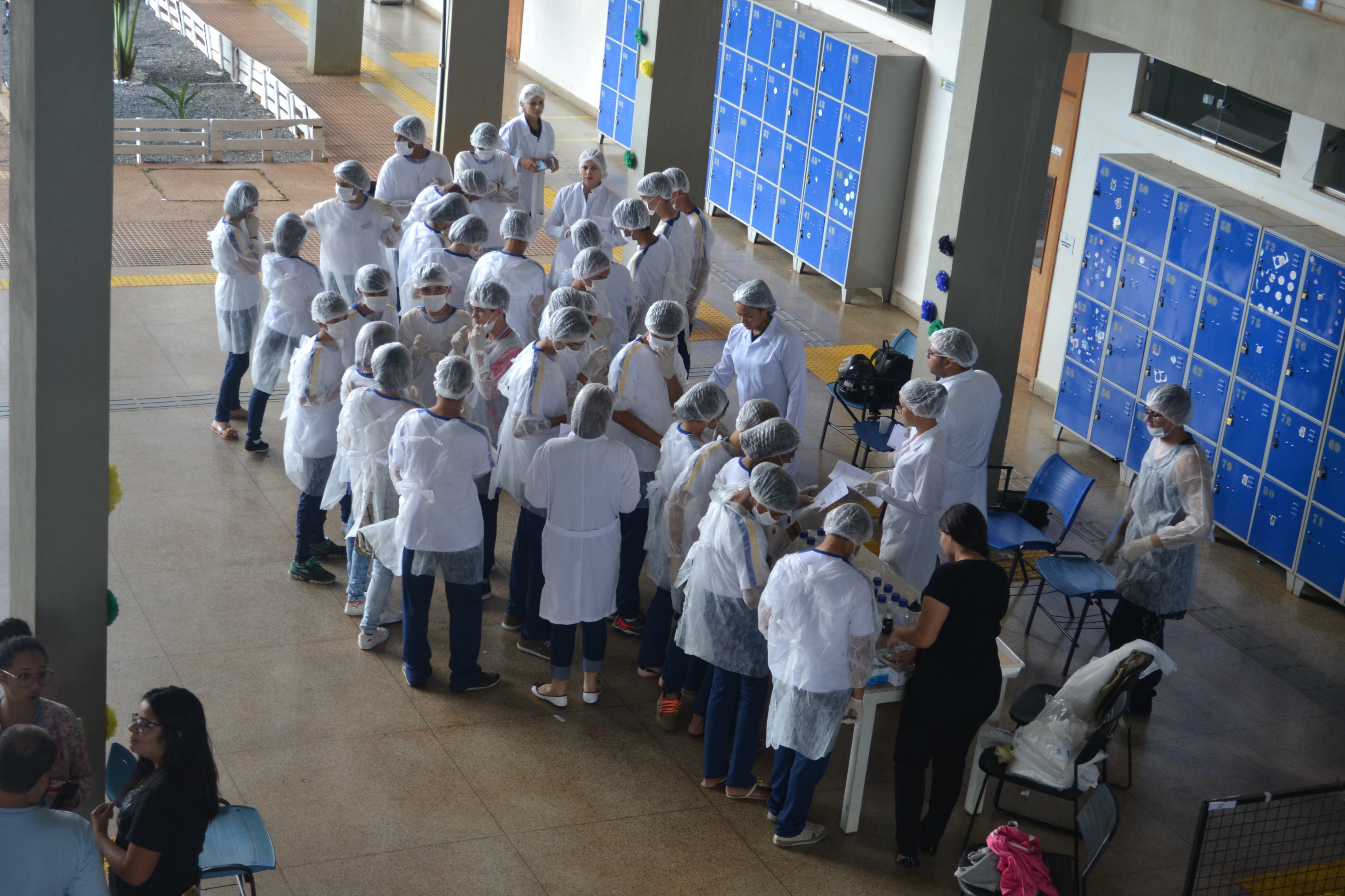 Alunos participam de aula especial de Química